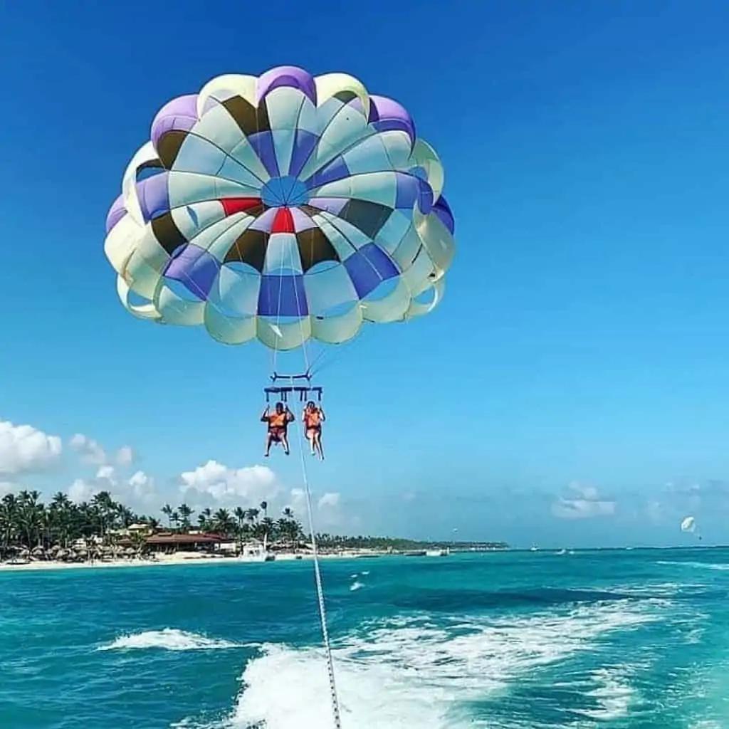 Parasailing Punta Cana: Prices, Tips, and What to Expect