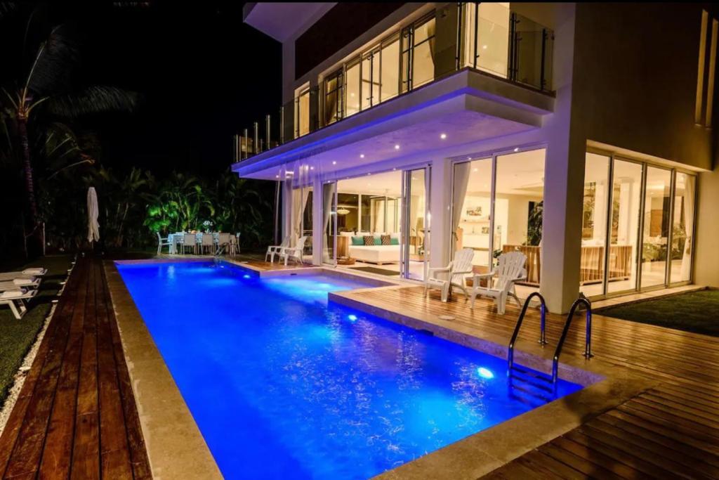 How Long Is the Transfer to a Vacation Rental or Airbnb in Punta...